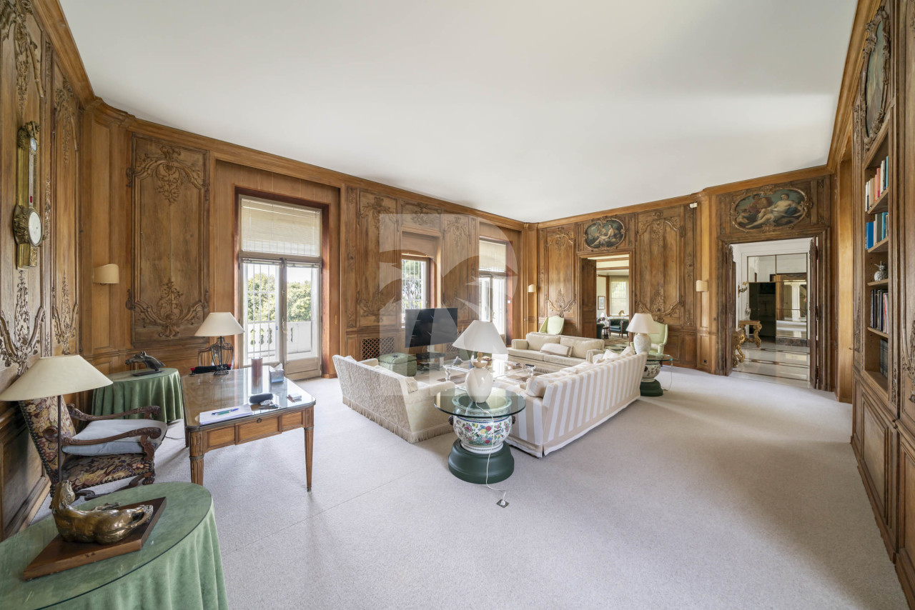 villa in Cap d'Antibes : Rent this exceptional domaine from the 1920's - 9 bedrooms, tennis court, large swimming pool, fitness room. - Photo 6