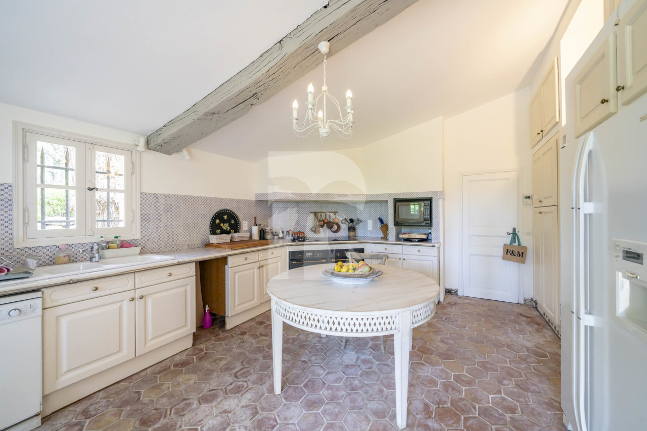 villa in Grasse : Rent this 8 bedrooms provencal villa between Valbonne and Grasse, perfect for family holidays. - Photo 10