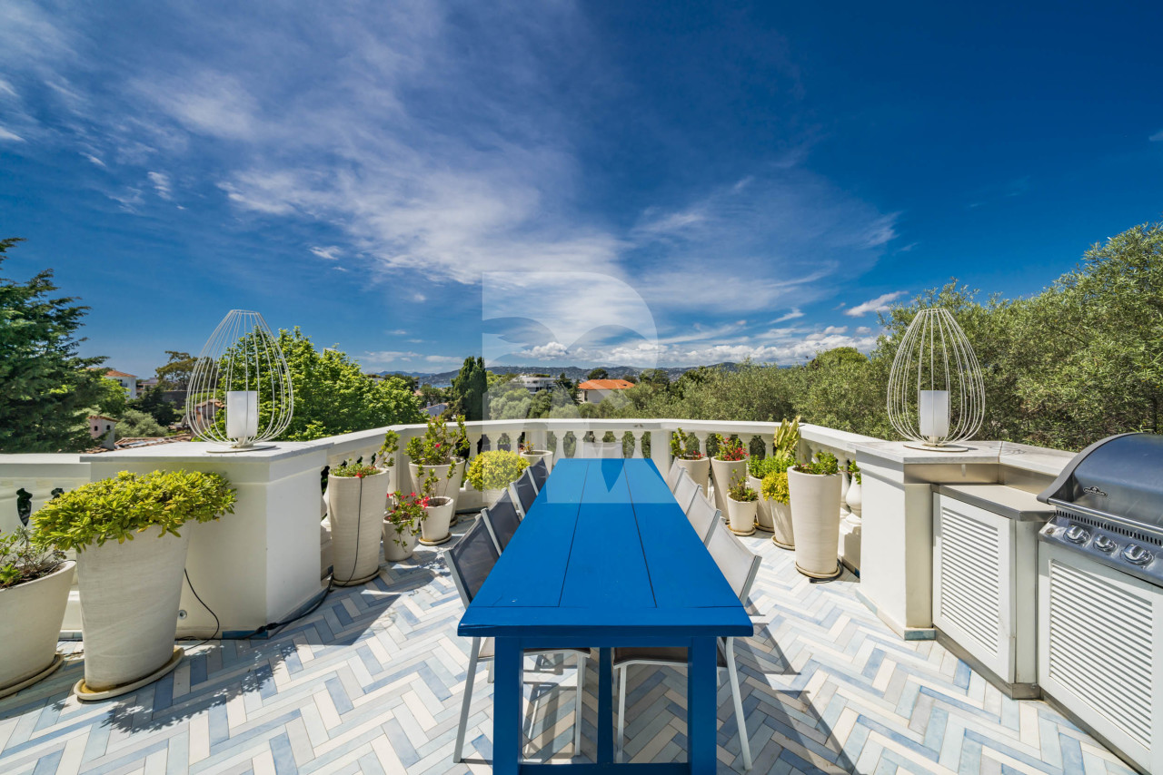 villa in Cap d'Antibes : Rent this 6 bedroom  villa in a quiet area on the cap d'Antibes, walking distance to Juan les Pins. - Photo 10