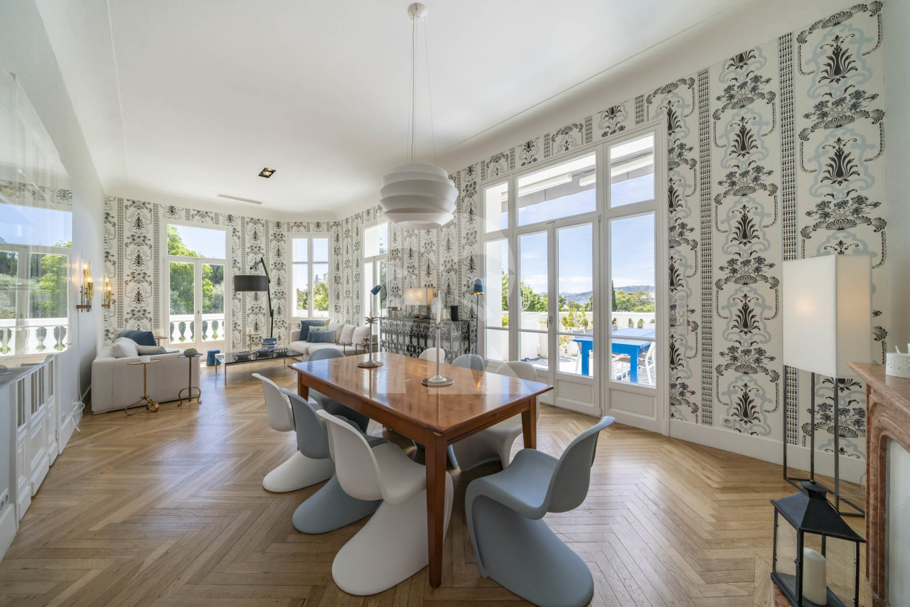 villa in Cap d'Antibes : Rent this 6 bedroom  villa in a quiet area on the cap d'Antibes, walking distance to Juan les Pins. - Photo 7