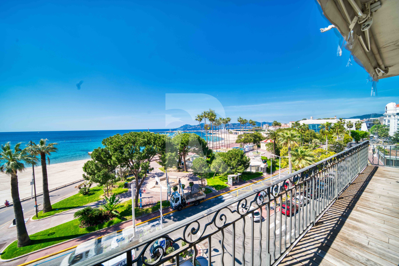 apartment in Cannes : Rent gorgeous and newly renovated 3 bedroom apartment in front of Croisette - Photo 5