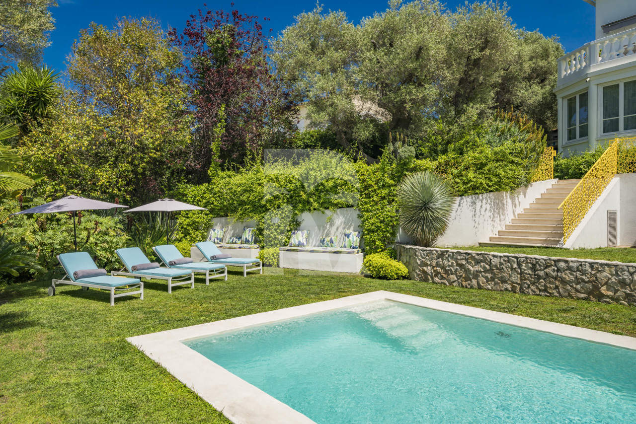 villa in Cap d'Antibes : Rent this 6 bedroom  villa in a quiet area on the cap d'Antibes, walking distance to Juan les Pins. - Photo 2