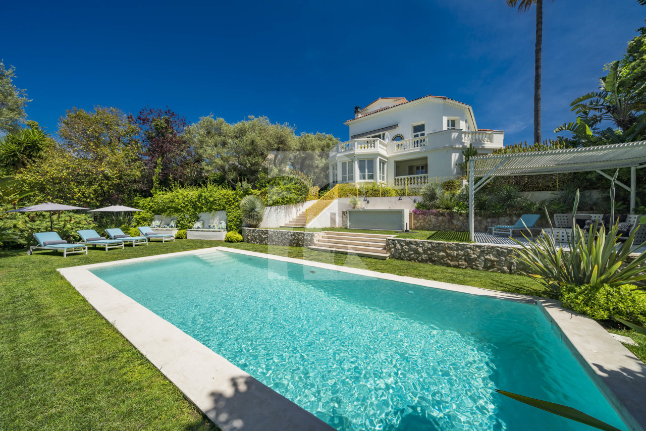 villa in Cap d'Antibes : Rent this 6 bedroom  villa in a quiet area on the cap d'Antibes, walking distance to Juan les Pins. - Photo 1