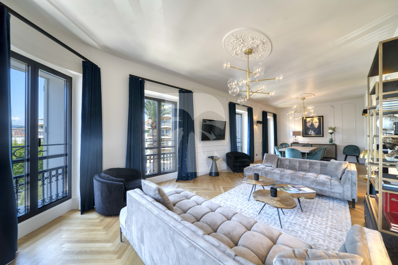 apartment in Cannes : Rent modern 5 bedroom apartment facing the Palais de Festival - Photo 5