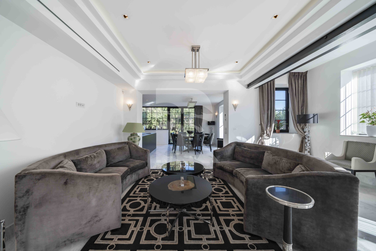 villa in Cannes : Rent beautiful modern villa in the lower Californie area of Cannes - Photo 3