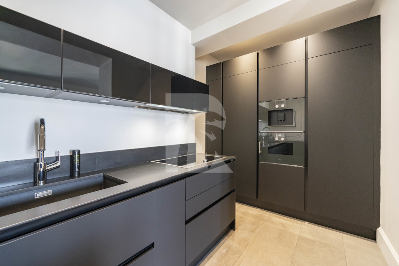 apartment in Cannes : Rent modern 5 bedroom apartment facing the Palais de Festival - Photo 12