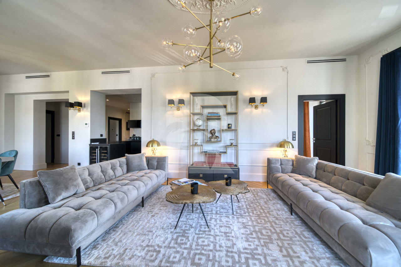 apartment in Cannes : Rent modern 5 bedroom apartment facing the Palais de Festival - Photo 3