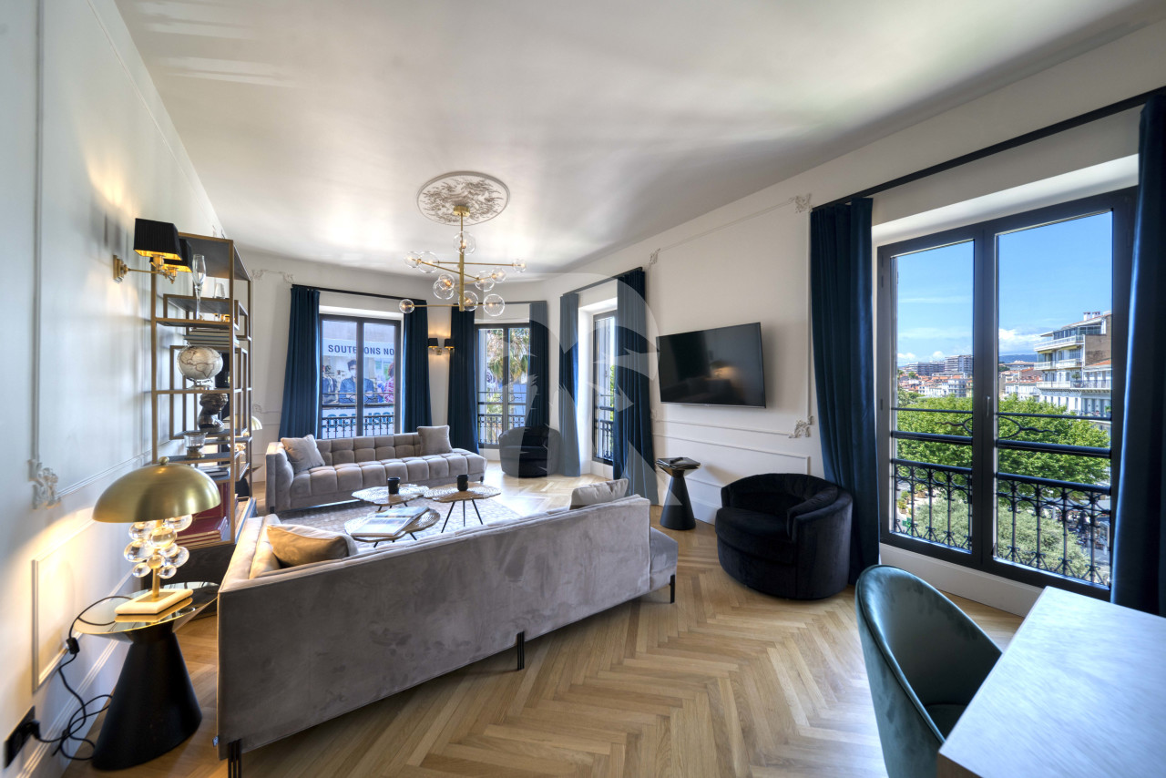 apartment in Cannes : Rent modern 5 bedroom apartment facing the Palais de Festival - Photo 10