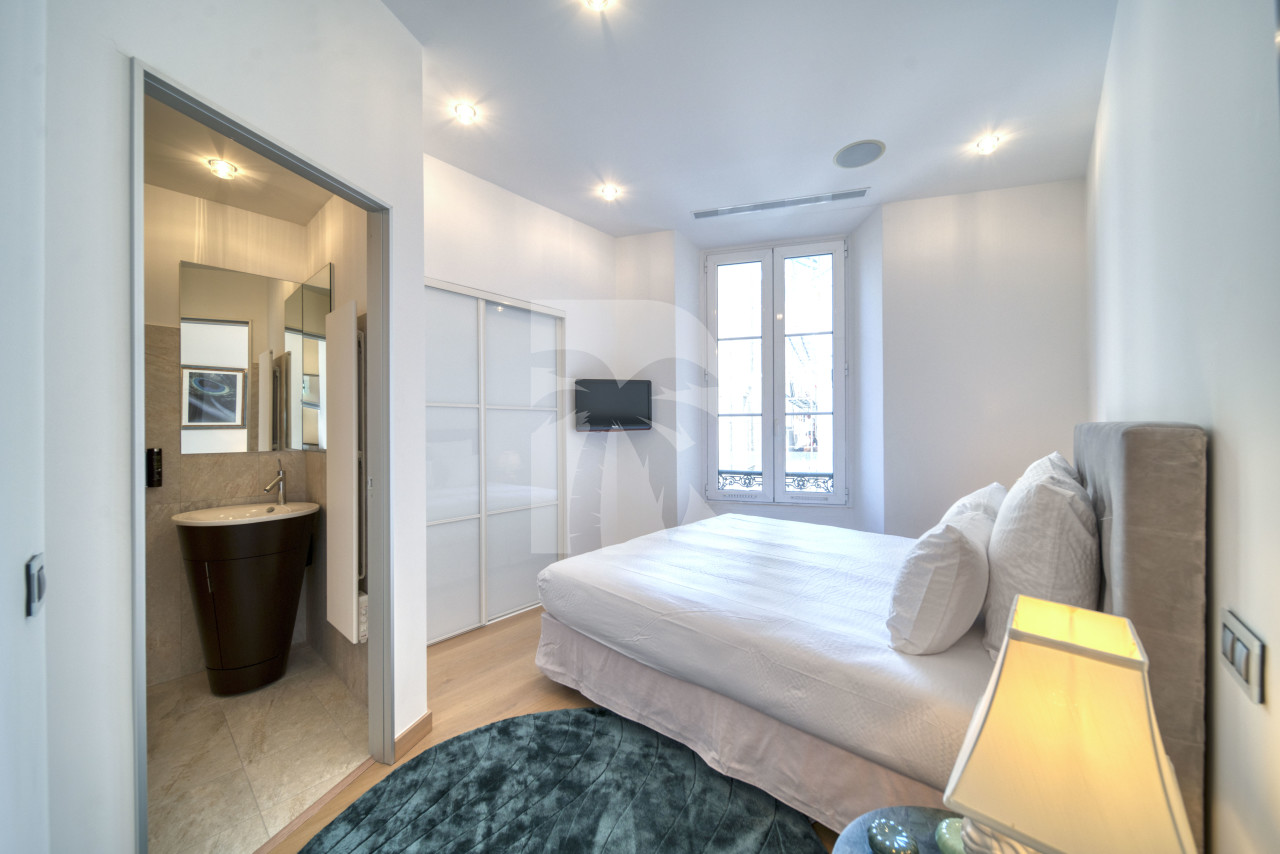 apartment in Cannes : Rent an incredible 3-bedroom apartment in front of Palais des Festivals - Photo 11