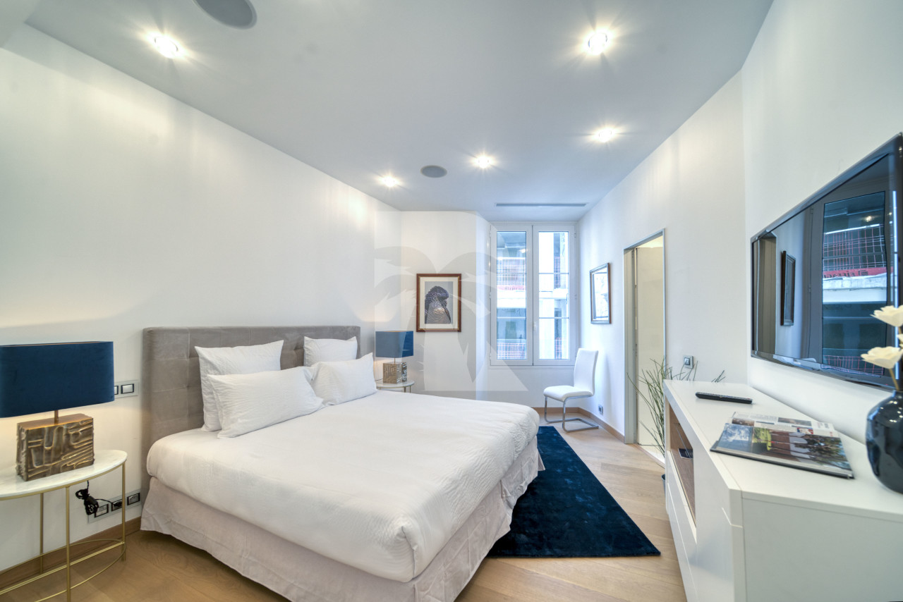 apartment in Cannes : Rent an incredible 3-bedroom apartment in front of Palais des Festivals - Photo 10