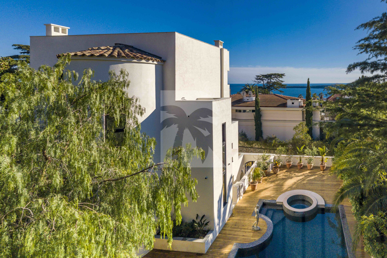 villa in Cannes : Rent beautiful modern villa in the lower Californie area of Cannes - Photo 1
