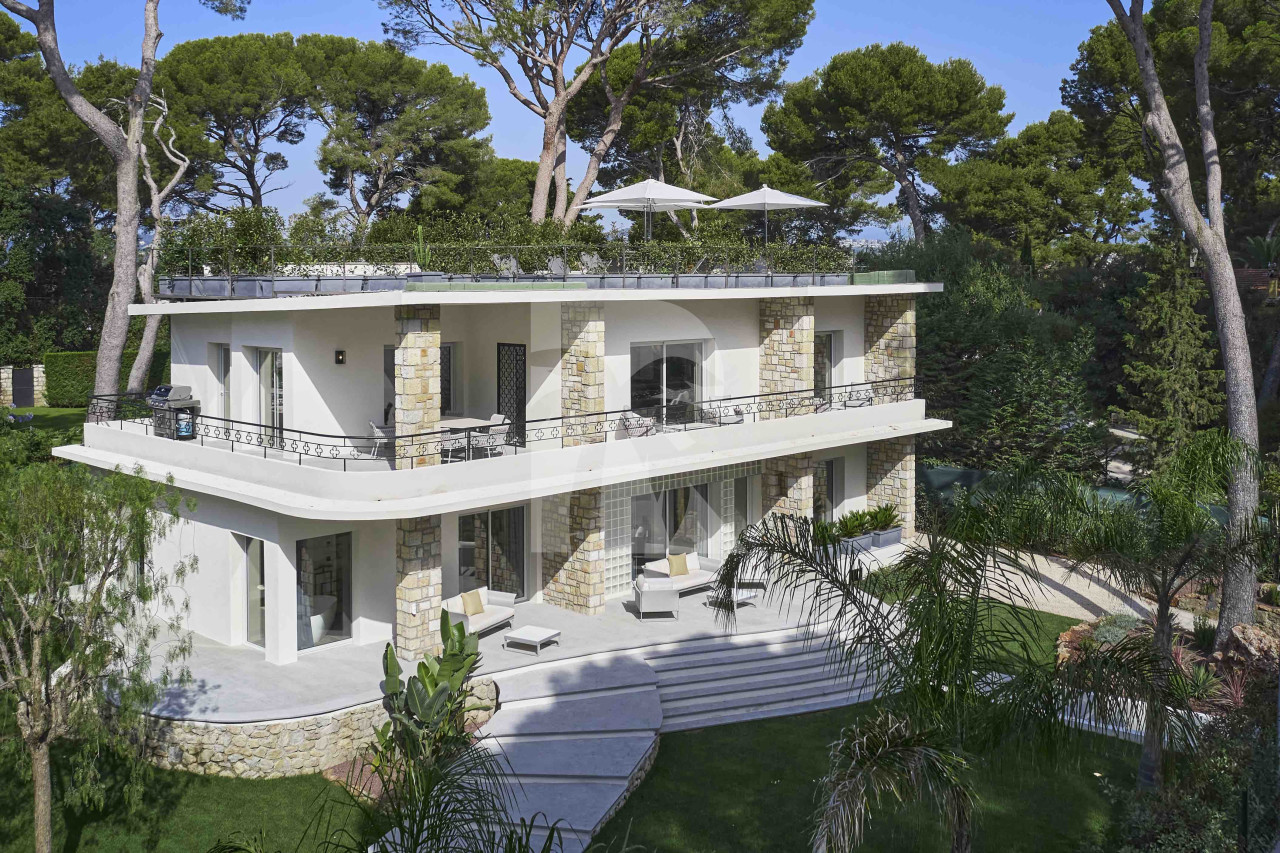 villa in Cap d'Antibes : Rent this brand new villa with a sea view on the cap d'Antibes. - Photo 1