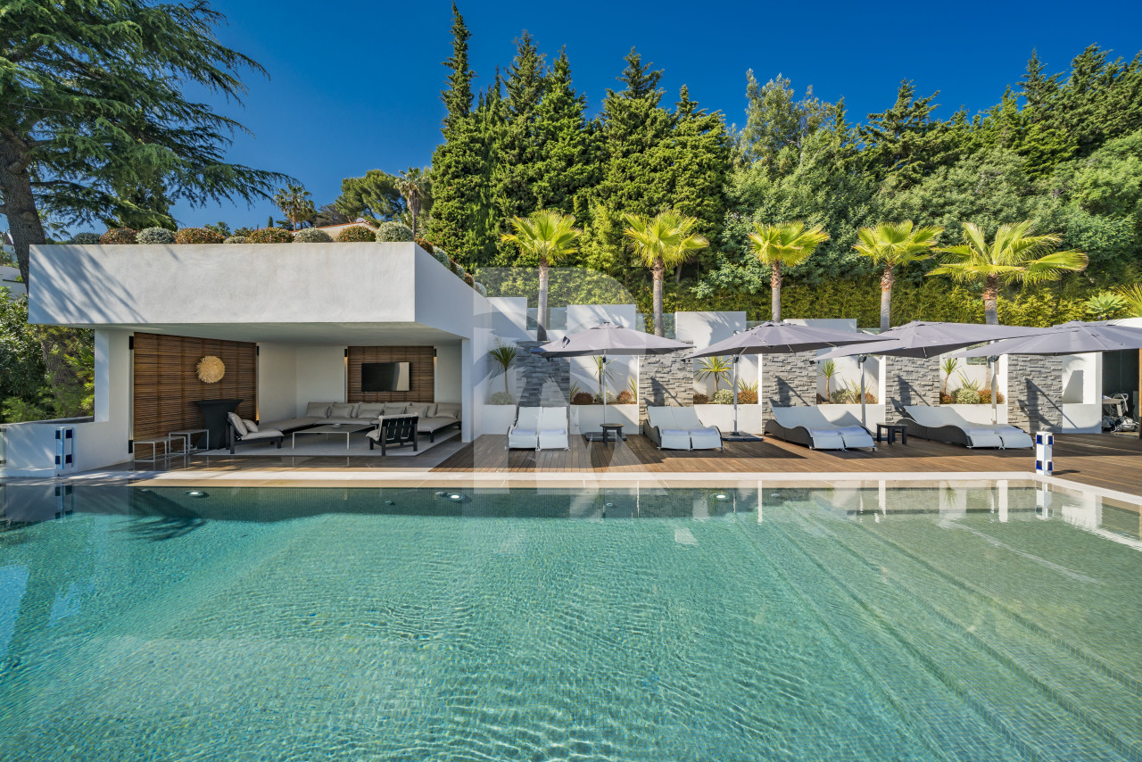 villa in Cannes : Rent one of Cannes most stunning Villas, Ultra Modern 8 bedroom mansion in the hills of Cannes close to the Croisette and the beaches - Photo 9