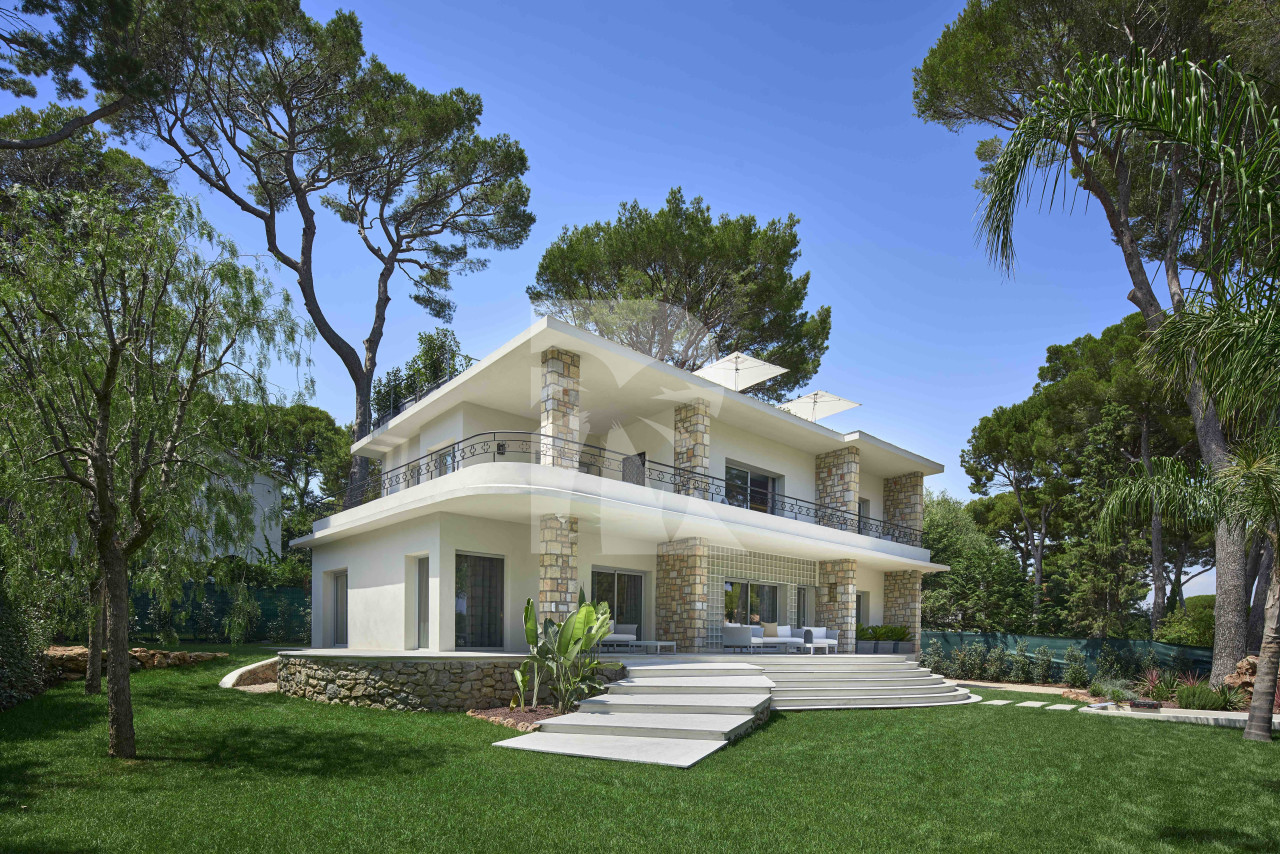 villa in Cap d'Antibes : Rent this brand new villa with a sea view on the cap d'Antibes. - Photo 0