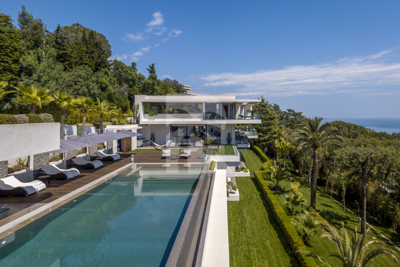 villa in Cannes : Rent one of Cannes most stunning Villas, Ultra Modern 8 bedroom mansion in the hills of Cannes close to the Croisette and the beaches - Photo 1