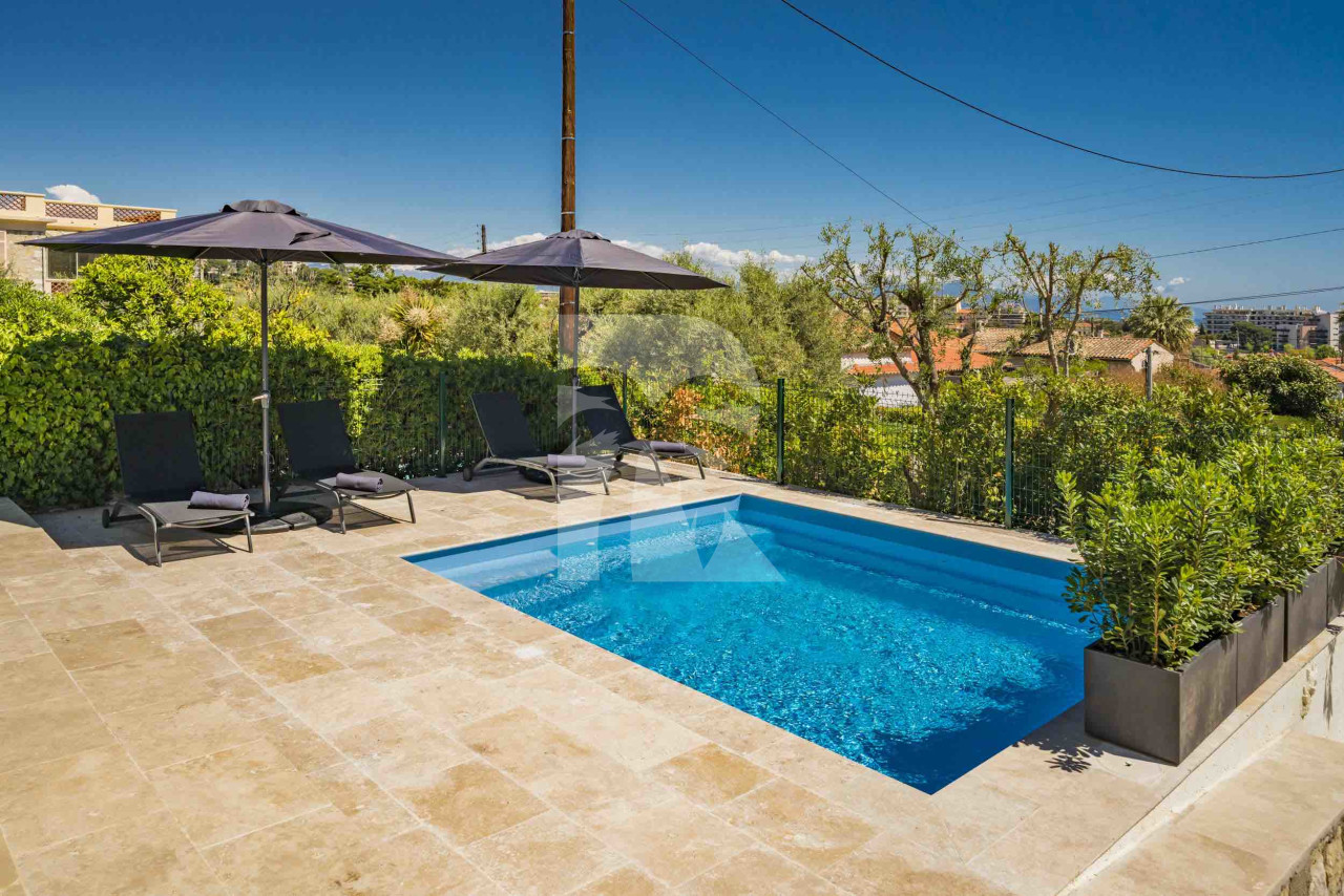 villa in Antibes : Rent beautiful 4 bedroom villa situated in a quiet residential area in Antibes - Photo 5