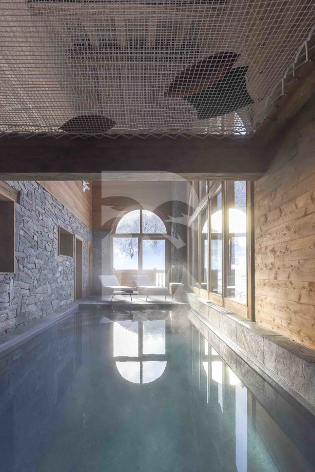 villa in Méribel : Rent this luxury Ski in/ski out Chalet in Méribel - Photo 2