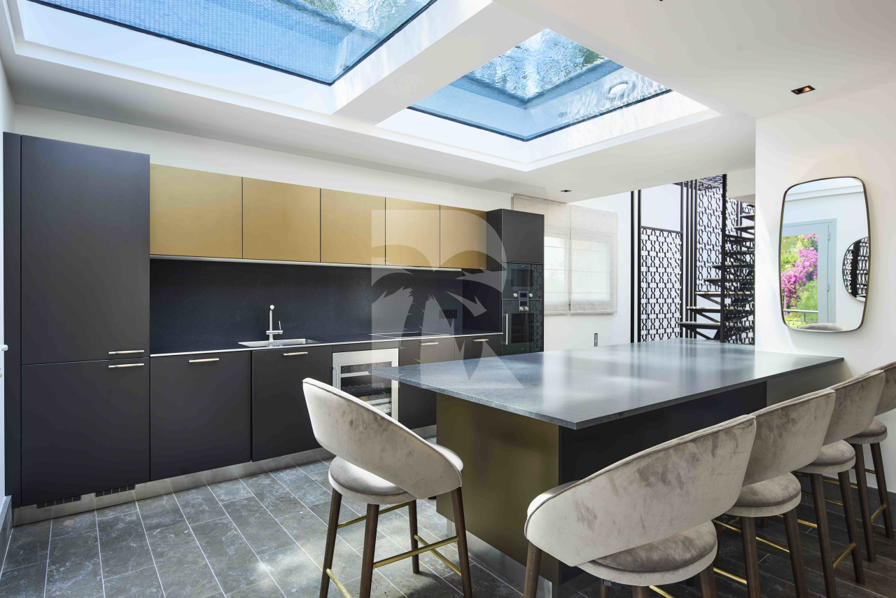 villa in Cap d'Antibes : Rent this brand new villa with a sea view on the cap d'Antibes. - Photo 12