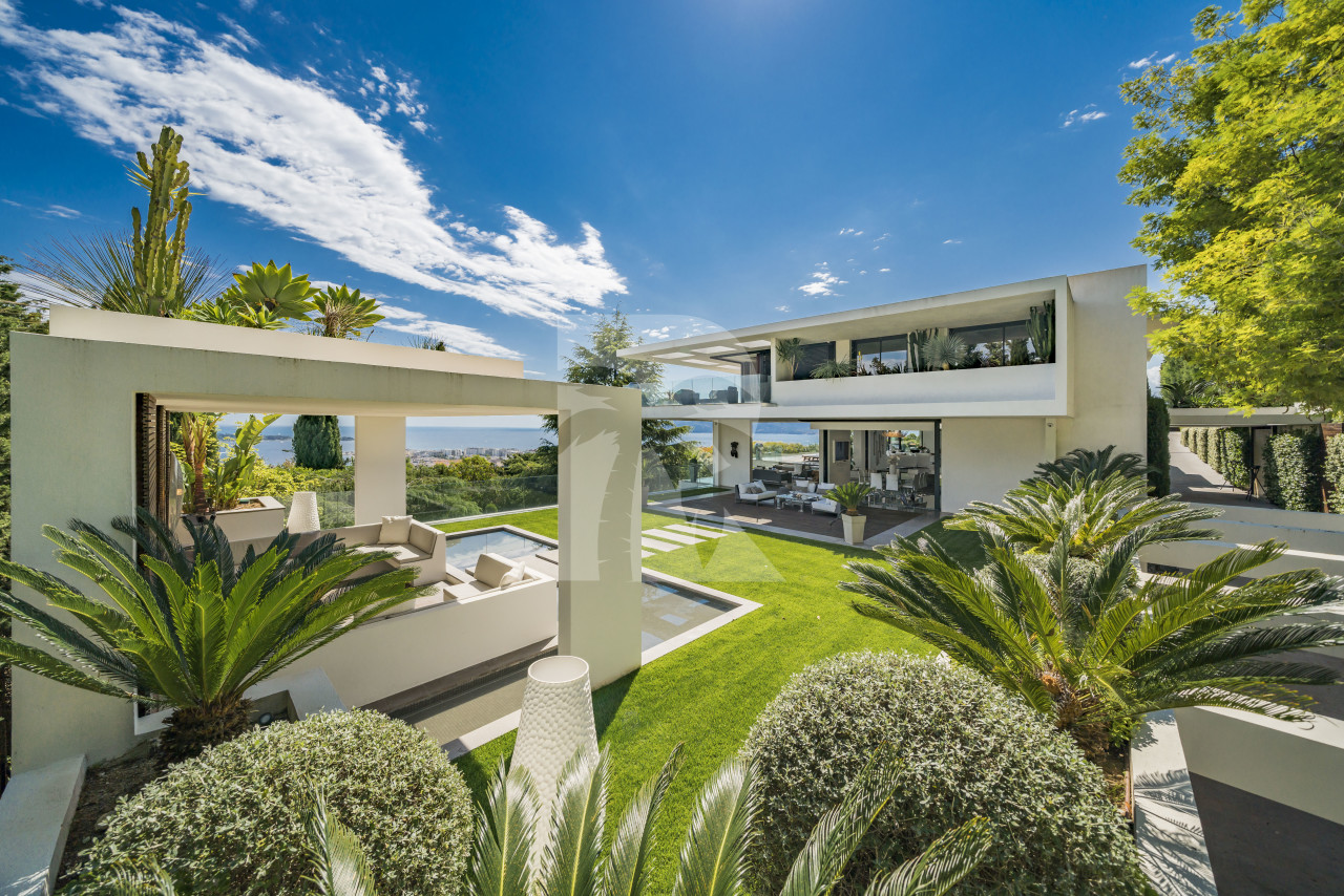 villa in Cannes : Rent one of Cannes most stunning Villas, Ultra Modern 8 bedroom mansion in the hills of Cannes close to the Croisette and the beaches - Photo 10