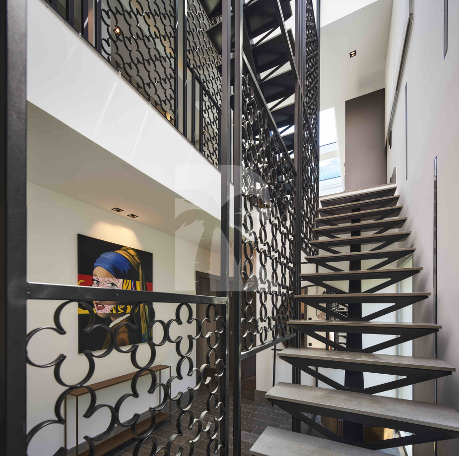 villa in Cap d'Antibes : Rent this brand new villa with a sea view on the cap d'Antibes. - Photo 11