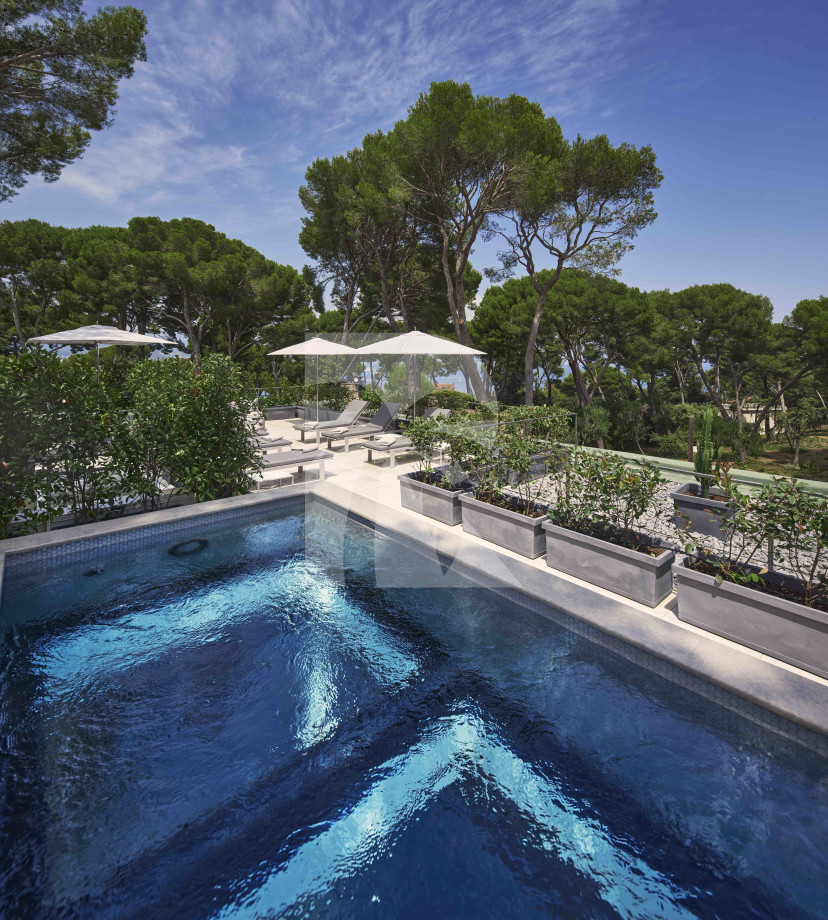 villa in Cap d'Antibes : Rent this brand new villa with a sea view on the cap d'Antibes. - Photo 3
