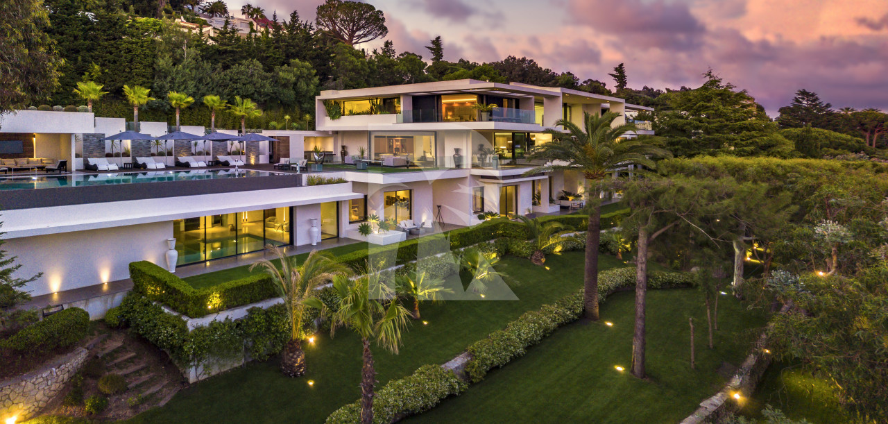 villa in Cannes : Rent one of Cannes most stunning Villas, Ultra Modern 8 bedroom mansion in the hills of Cannes close to the Croisette and the beaches - Photo 0