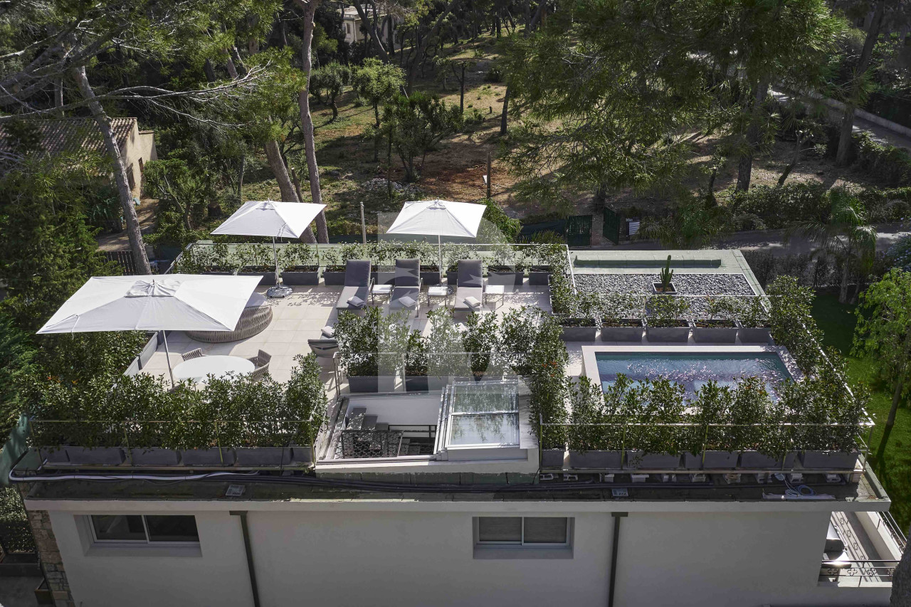 villa in Cap d'Antibes : Rent this brand new villa with a sea view on the cap d'Antibes. - Photo 2