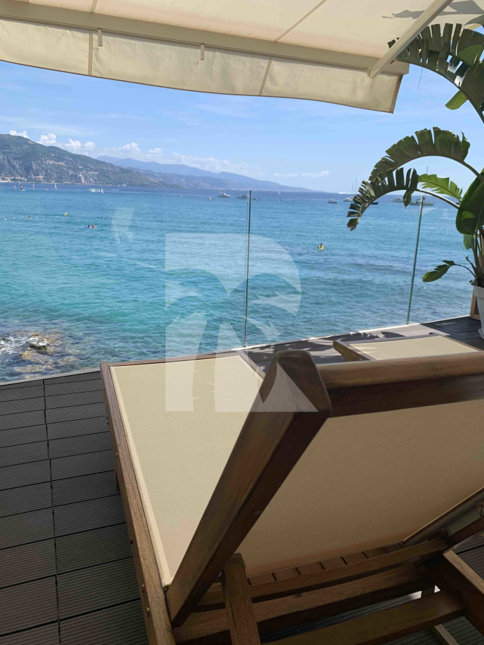 villa in Roquebrune-Cap-Martin : Rent a 4-bedroom stunning waterfront property in Roquebrune Cap Martin. - Photo 12
