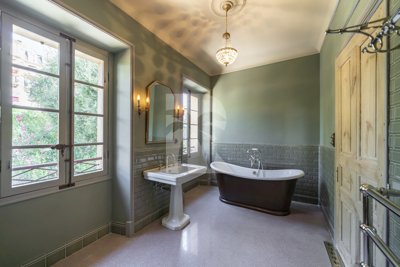 villa in Cannes : Rent this historic property built in 1875  in Cannes, which can accommodate up to 8 guests. - Photo 11