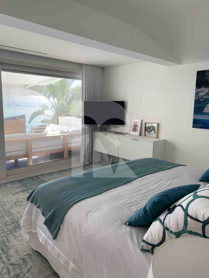 villa in Roquebrune-Cap-Martin : Rent a 4-bedroom stunning waterfront property in Roquebrune Cap Martin. - Photo 9