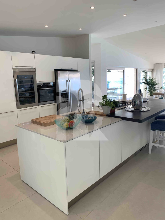 villa in Roquebrune-Cap-Martin : Rent a 4-bedroom stunning waterfront property in Roquebrune Cap Martin. - Photo 11