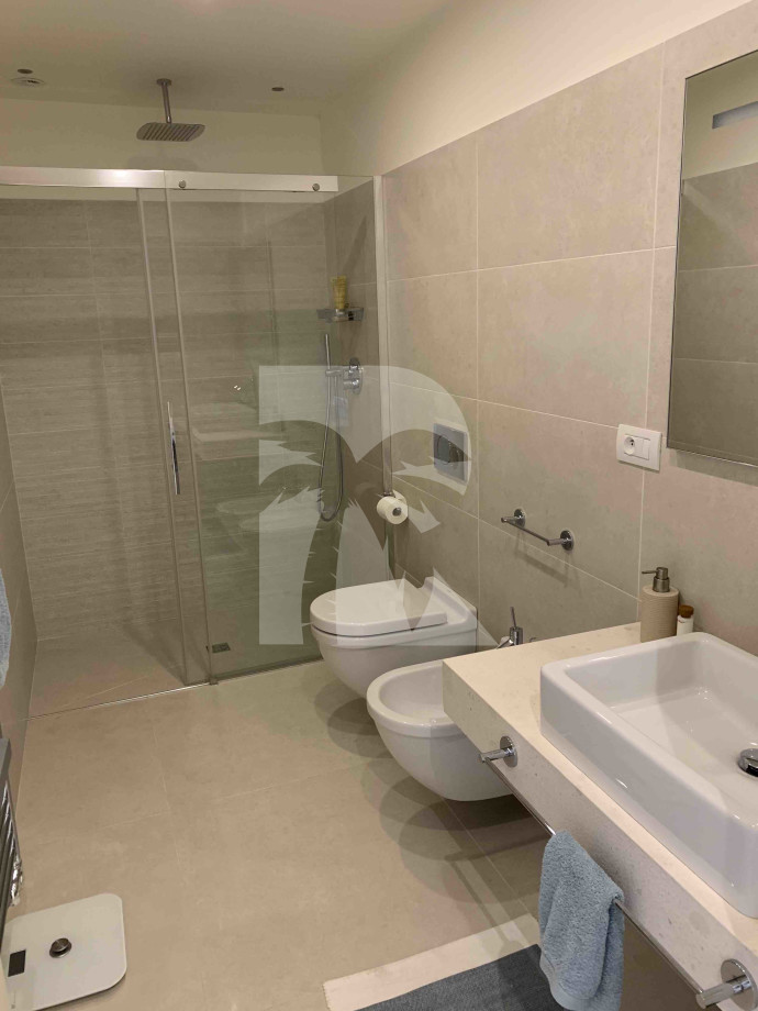 villa in Roquebrune-Cap-Martin : Rent a 4-bedroom stunning waterfront property in Roquebrune Cap Martin. - Photo 8