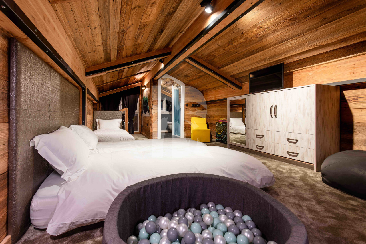 villa in Tignes : Rent deluxe chalet with spectacular view of Mont Blanc - Photo 11