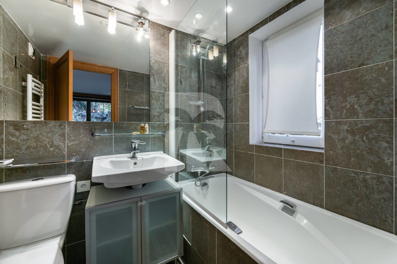 villa in Courchevel : Rent this Chalet in Jardin Alpin - Photo 10