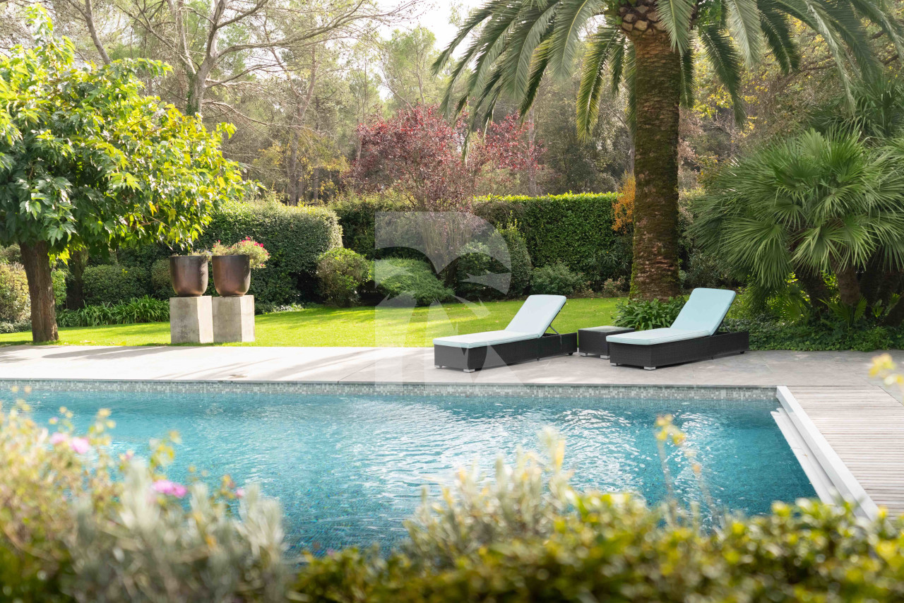 villa in Mougins : Rent wonderful 5 bedroom villa located in a prestigious domaine in Mougins - Photo 1