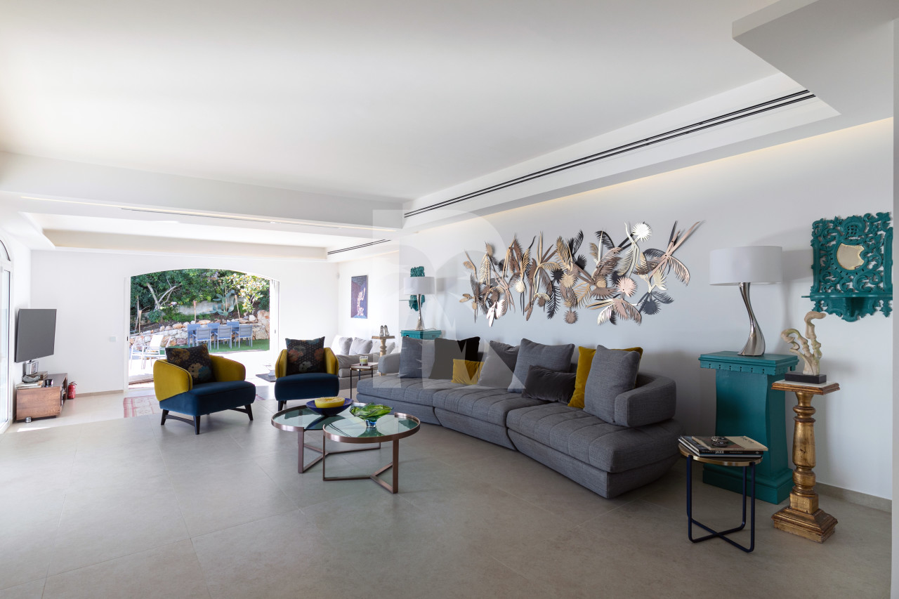 villa in Cannes : Rent gorgeous 7-bedroom villa with sea view in the heights of Cannes - Photo 3