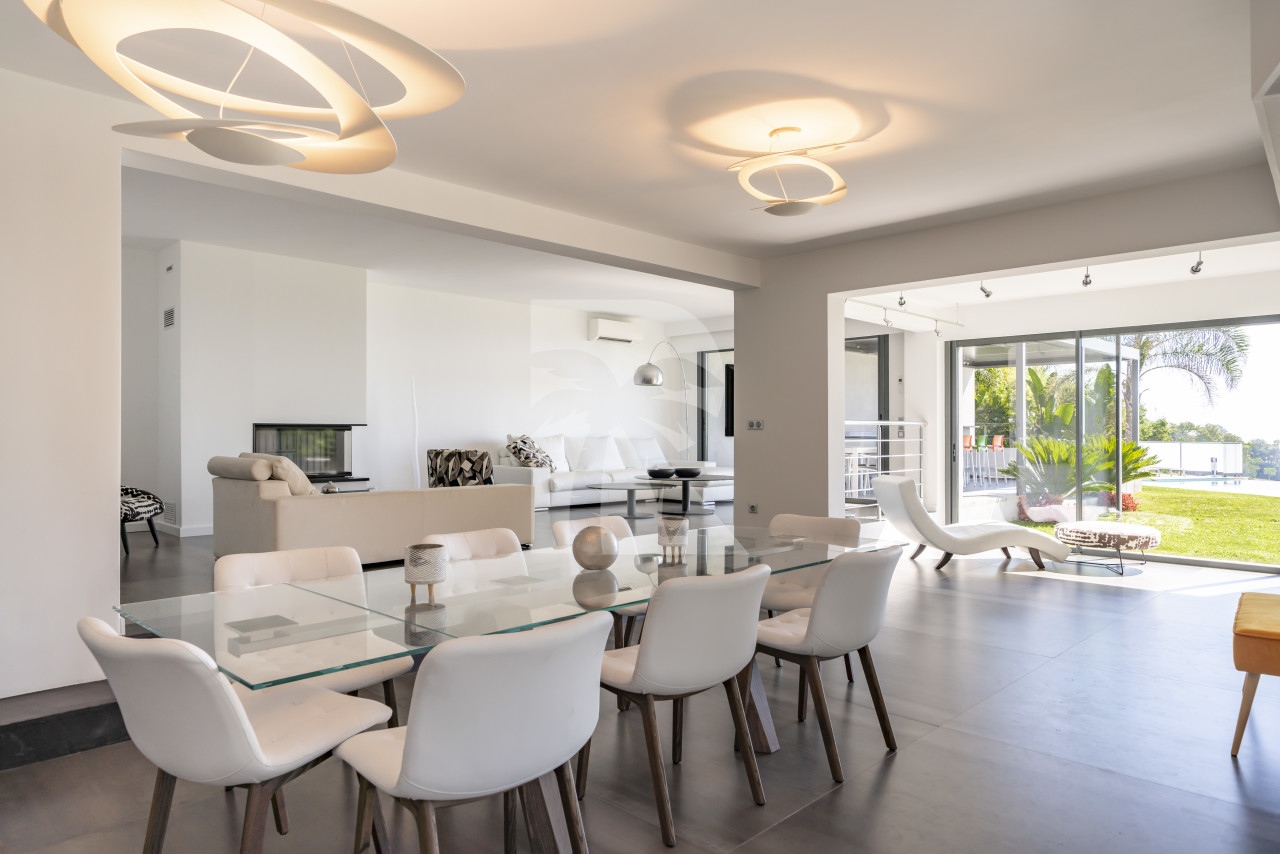 villa in Cannes : Rent brand new villa with amazing sea views and infinity swimming pool  in Cannes - Photo 9