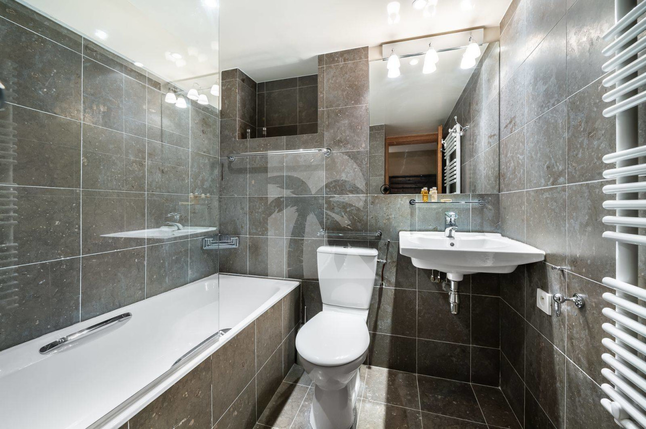 villa in Courchevel : Rent this Chalet in Jardin Alpin - Photo 12