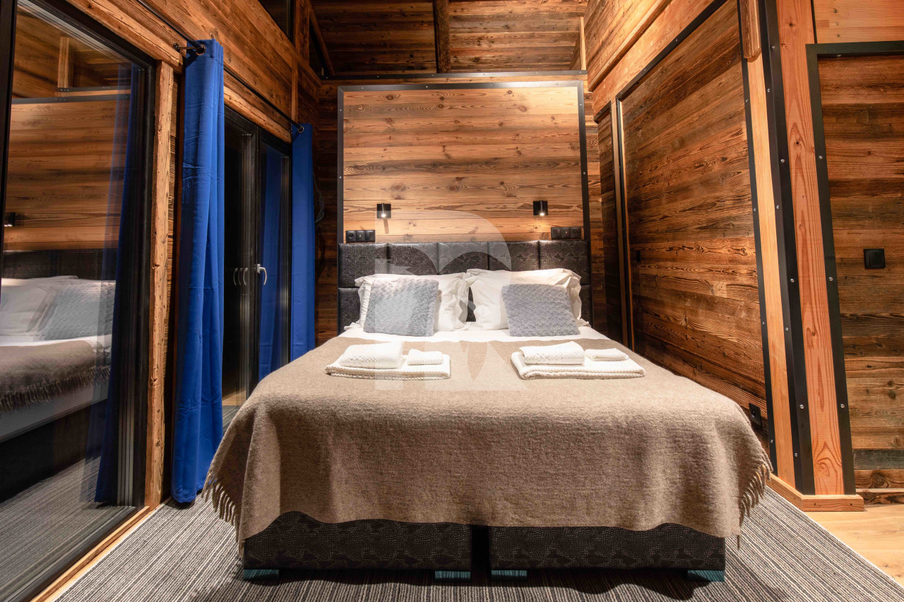 apartment in Tignes : Rent deluxe chalet with one of the finest views in the resort - Photo 10