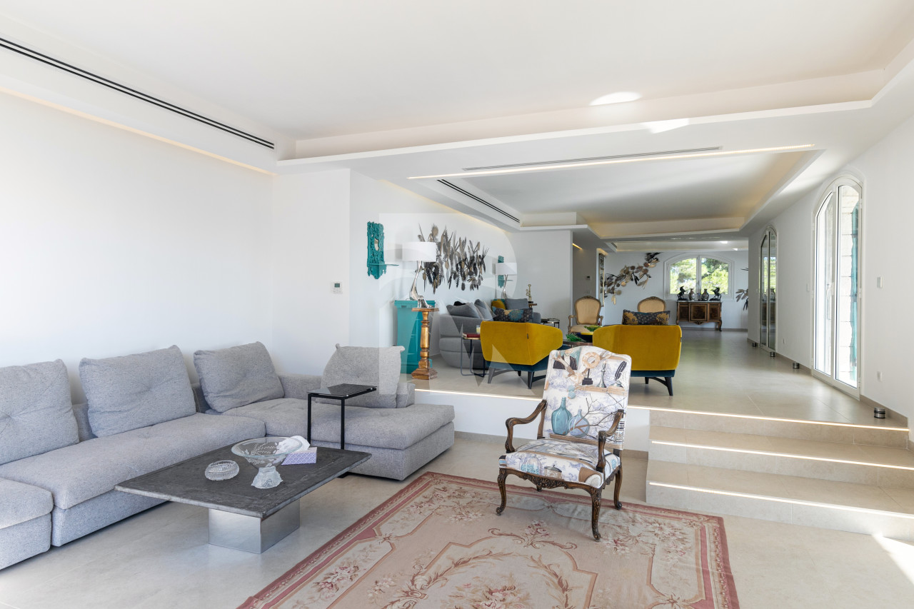 villa in Cannes : Rent gorgeous 7-bedroom villa with sea view in the heights of Cannes - Photo 4