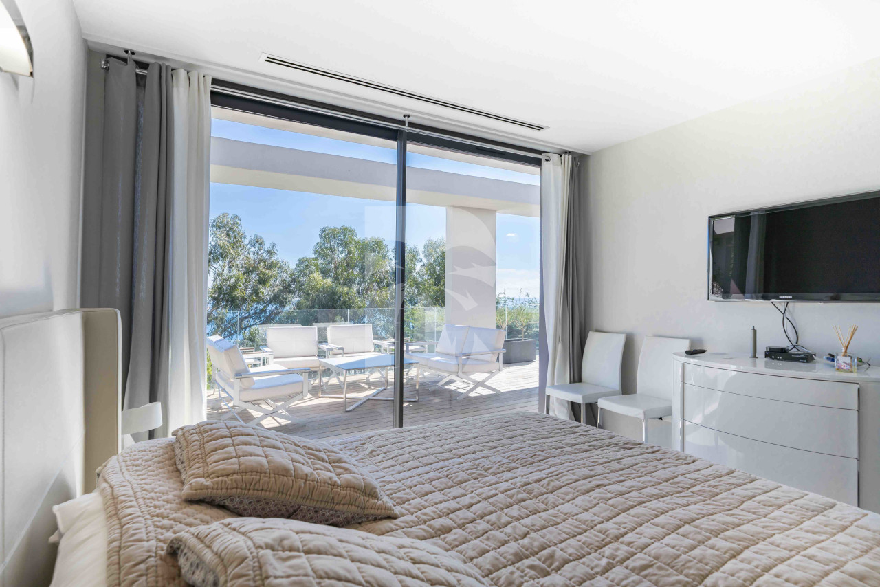 villa in Cannes : Rent beautiful 4 bedrooms with sea view - Photo 10
