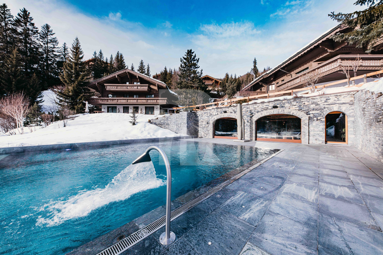villa in  : Rent beautiful chalet in Crans-Montana - Photo 0