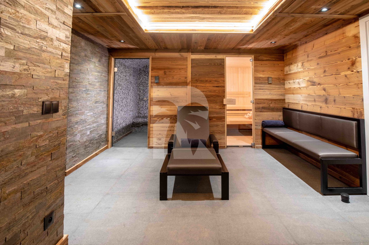 villa in Tignes : Rent deluxe chalet with spectacular view of Mont Blanc - Photo 7