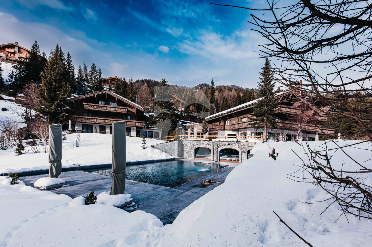 villa in  : Rent beautiful chalet in Crans-Montana - Photo 1
