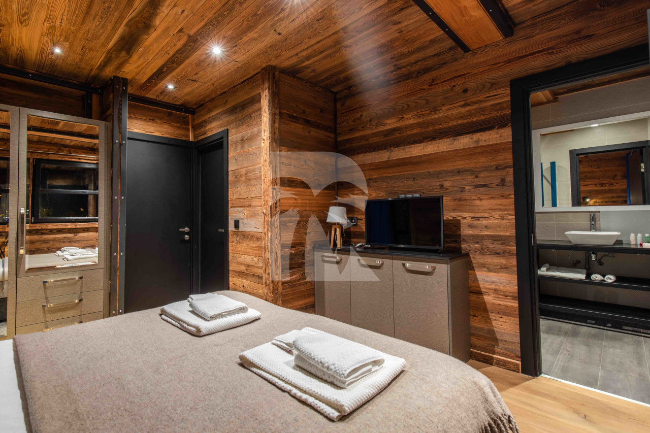 apartment in Tignes : Rent deluxe chalet with one of the finest views in the resort - Photo 11