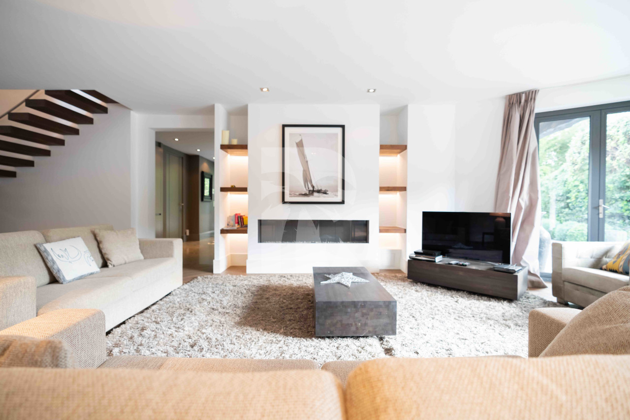 villa in Mougins : Rent wonderful 5 bedroom villa located in a prestigious domaine in Mougins - Photo 7