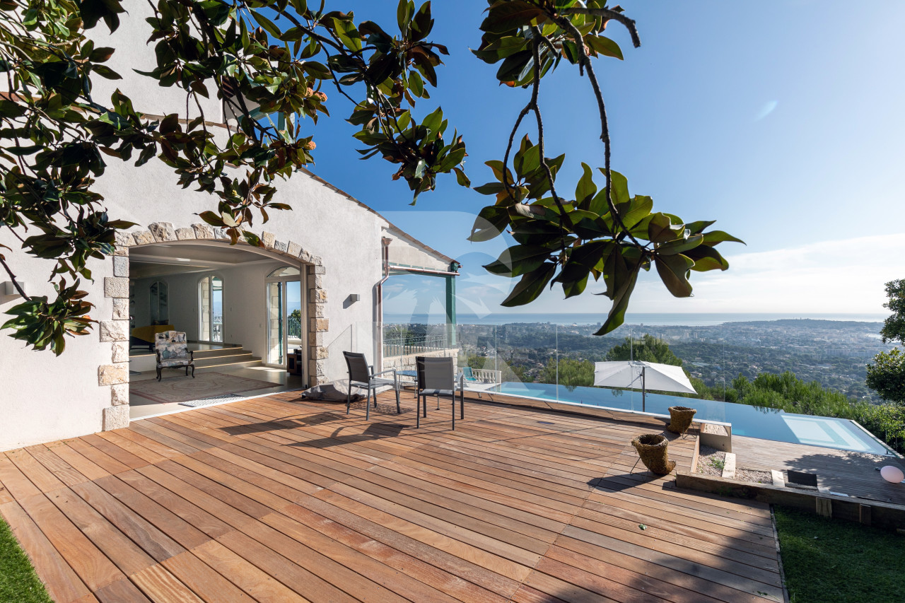 villa in Cannes : Rent gorgeous 7-bedroom villa with sea view in the heights of Cannes - Photo 0