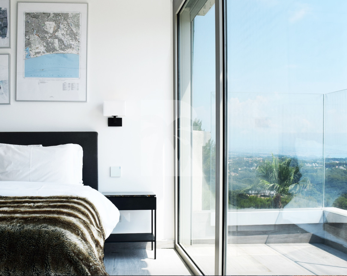 villa in Cannes : Rent gorgeous 7-bedroom villa with sea view in the heights of Cannes - Photo 10