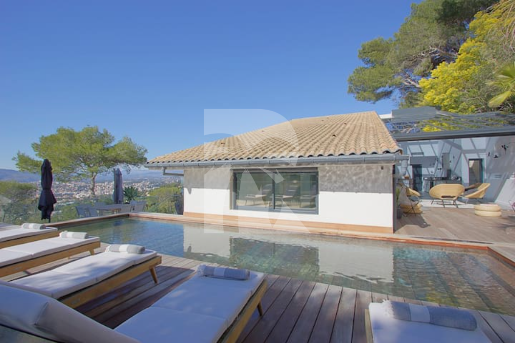 villa in Cannes : Rent lovely villa with sea view - Photo 2