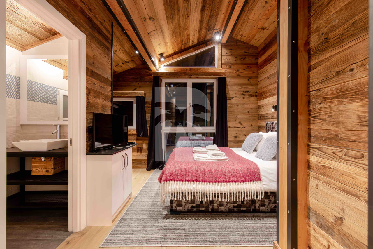 villa in Tignes : Rent deluxe chalet with spectacular view of Mont Blanc - Photo 10